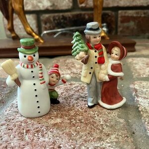 Set of 2 Lefton colonial village porcelain figurines